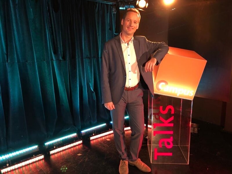 Diesmal zu Gast bei Campus Talks: Prof. Dr. David Stadelmann (im Bild) und Prof. Dr. Alexander Borst. – Bild: BR/​Marinus Zängerl