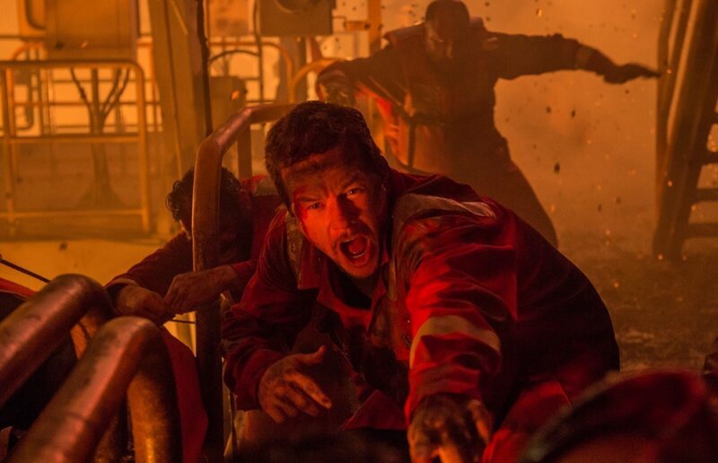 Mike Williams (Mark Wahlberg) versucht, eine Katastrophe abzuwenden. – Bild: StudioCanal / MKNS Mike Williams (Mark Wahlberg) versucht, eine Katastrophe abzuwenden. – Bild: StudioCanal / MKNS
