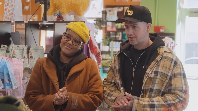 v.li.: Rahne Jones, Travis Mills. – Bild: Paramount