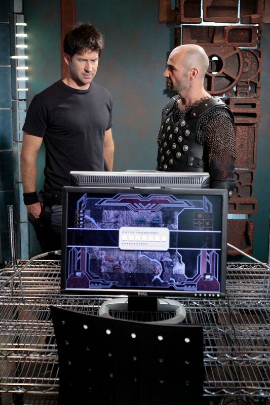 Stargate Atlantis Season3 EP THE GAME, Stargate Atlantis Staffel3 EP DAS SPIEL, regie USA 2004, Darsteller Joe Flanigan; David Dayan Fisher STARGATE ATLANTIS -- „The Game“ Episode 316 -- SCI FI Channel Photo: Eike Schroter – Bild: MGM /​ SYFY /​ Eike Schroter