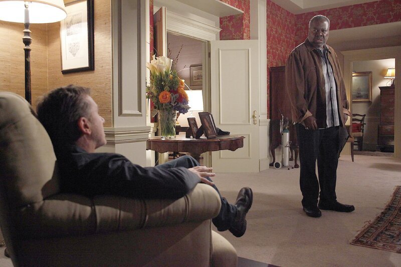 Dr. Cal Lightman (Tim Roth, l.) und Teddy (Frankie Faison) – Bild: MG RTL D /​ Fox