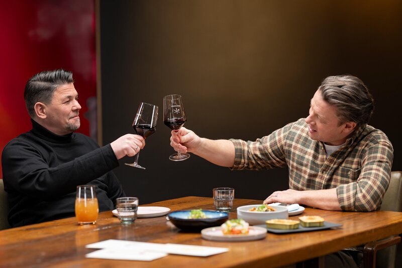 Tim Mälzer vs. Jamie Oliver – Bild: RTL /​ Markus Hertrich