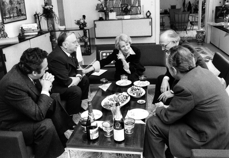 First Lady der DDR: Gastgeberin Margot Honecker (Ehefrau des Staatsratsvorsitzenden und Minister für Volksbildung, 1963⁠–⁠1989). – Bild: NDR/​privat