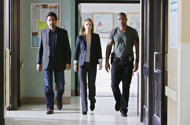 Versuchen, einen Serientäter zur Strecke zu bringen: Rossi (Joe Mantegna, l.), JJ (AJ Cook, M.) und Morgan (Shemar Moore, r.) … – Bild: CBS BROADCASTING INC.