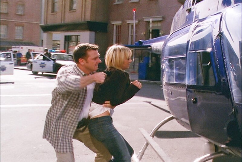 L-R: Nick (Karl Makinen) und Billie (Kaley Cuoco) – Bild: Paramount Pictures