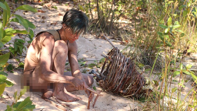 Suzanne Taylor ist schnell mit einer Fischreuse fertig, um mit einer anderen zu beginnen. – Bild: Discovery Channel /​ Discovery Communications