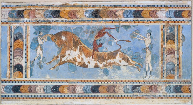 Das minoische Fresko „Bull-Leaping“ – gefunden in der Ausgrabungsstätte Knossos – kann Aufschluss über die Kunstfertigkeit und Gesellschaftsstruktur der Minoer liefern. Die Darstellung eines Stierspringens spiegelt die mutmaßlichen religiösen und kulturellen Praktiken der Minoer wider. – Bild: Archaeological Museum of Heraklion /​ ZDF