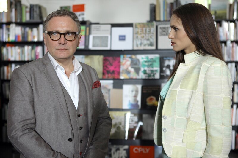 Bernhard Schir (Maximilian Leander), Ines Hengl (Julia Haas). – Bild: ORF 1