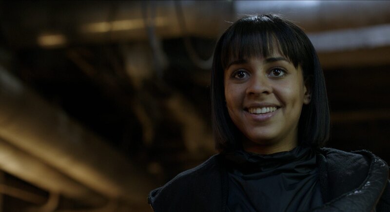 Budapest, Ungarn – Jess spricht zu einer Gruppe von Flüchtlingen. – Bild: NGC Network US, LLC.