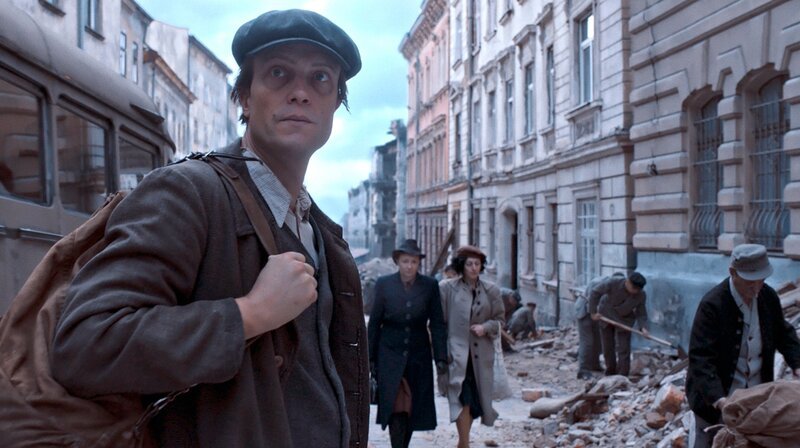 Max (August Diehl). Weiteres Bildmaterial finden Sie unter www.br-foto.de. – Bild: BR/Getaway Pictures/Jooyaa Film/Moshe Mishali Max (August Diehl). Weiteres Bildmaterial finden Sie unter www.br-foto.de. – Bild: BR/Getaway Pictures/Jooyaa Film/Moshe Mishali