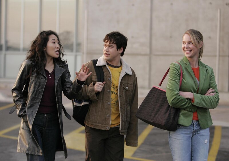 (v.l.n.r.) Dr. Cristina Yang (Sandra Oh); Dr. George O’Malley (T.R. Knight); Dr. Izzie Stevens (Katherine Heigl) – Bild: sixx