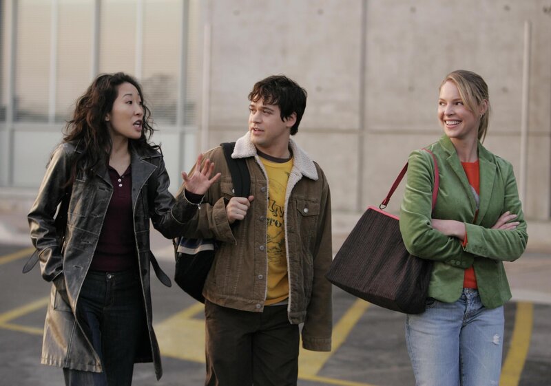 (v.l.n.r.) Dr. Cristina Yang (Sandra Oh); Dr. George O’Malley (T.R. Knight); Dr. Izzie Stevens (Katherine Heigl) – Bild: sixx