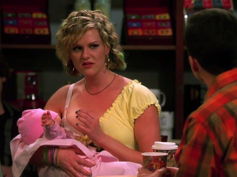 Naomi (Sara Rue) – Bild: Warner Brothers Entertainment Inc. Naomi (Sara Rue) – Bild: Warner Brothers Entertainment Inc.