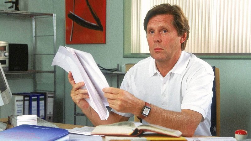 Sigmar Solbach als Dr. Stefan Frank. – Bild: MG RTL /​ Elke Werner