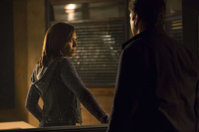 Ob Richard Castle (Nathan Fillion, r.) wohl mit der frechen Art seiner neuen Kollegin Hayley (Toks Olagundoye, l.) klar kommt? Die kommt nämlich geradewegs von Scotland Yard und nimmt kein Blatt vor den Mund … – Bild: American Broadcasting Companies, Inc.