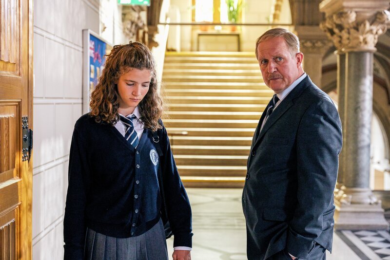 Embe (Zita Gaier), Paul Paulitz (Harald Krassnitzer). – Bild: ORF/​MR Film/​Hubert Mican