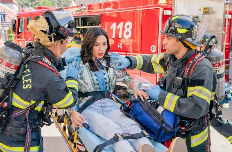 (v. l . n. r.) Howie „Chimney“ Han (Kenneth Choi); Felisa Valdez (Natalee Linez); Eddie Diaz (Ryan Guzman) – Bild: ORF/​PRO7/​20th Television/​Jack Zeman