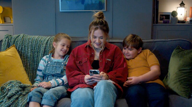 v.l.n.r. Emma (Lilou Roy-Lanouette), Jade (Emi Chicoine), Jules (Joey Bélanger) – Bild: WDR/​KOTV