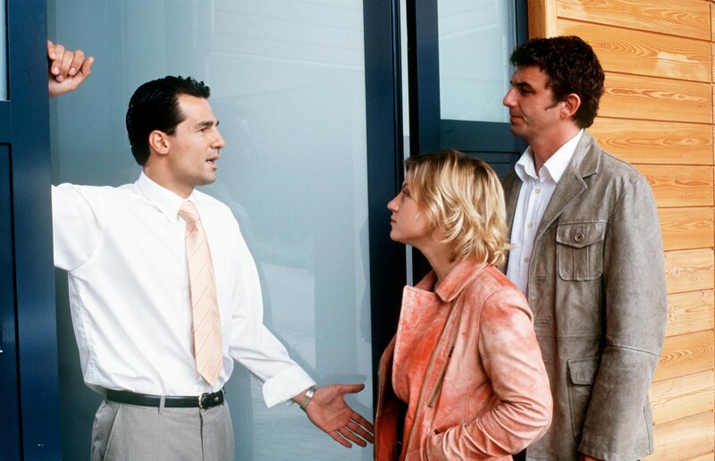 „Soko Kitzbühel“, „Maximaler Profit.“ Im Bild (v.li.): Erol Sander (Martin Steiner), Kristina Sprenger (Karin Kofler), Hans Sigl (Andreas Blitz). – Bild: ORF /​ Laurent Trümper