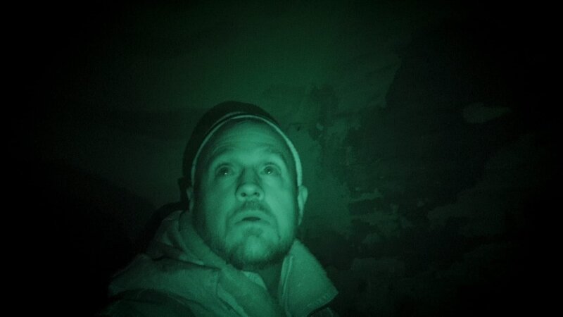 Sam Sheridan befindet sich unter dem Jilava-Gefängnis, das während der Pest von Caradja als Massengrab genutzt wurde. – Bild: The National Geographic Channel