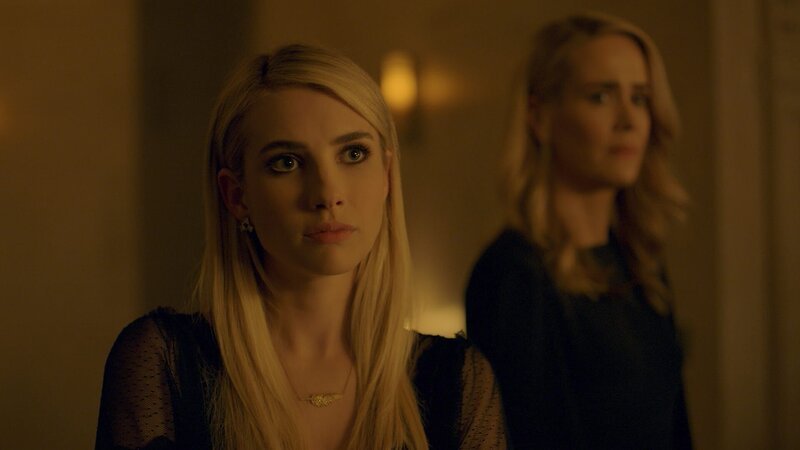 Madison Montgomery (Emma Roberts, l.); Cordelia Goode (Sarah Paulson, r.) – Bild: FX Productions, LLC.