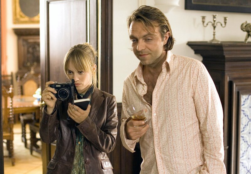 Boris Stettenkamp (Aleksandar Jovanovic) ist das schwarze Schaf der Familie und in jeder Beziehung maßlos. – Bild: WDR/​Michael Böhme