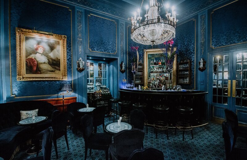 Die Hotelbar im Hotel Sacher Wien – Bild: ServusTV /​ Kelemen