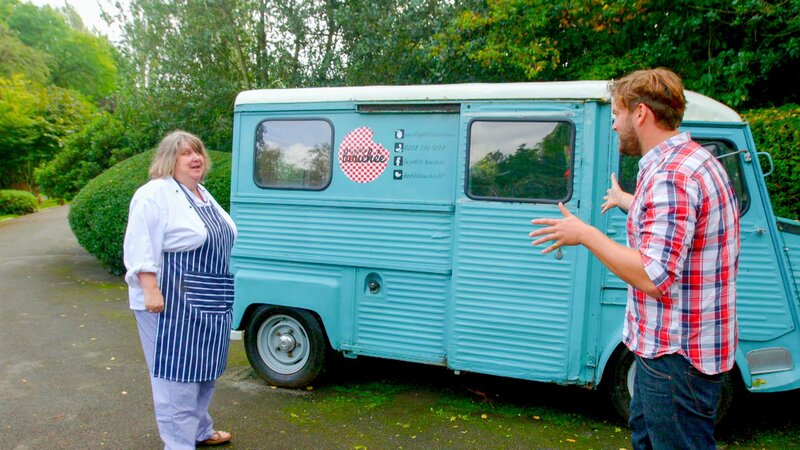Michel Roux’s Küchenchef Freddy Bird (re.) besucht die mehrfach ausgezeichnete Brasserie „La Petite Bouchée“. – Bild: ORF/​ITV/​Boom Cymru TV Ltd