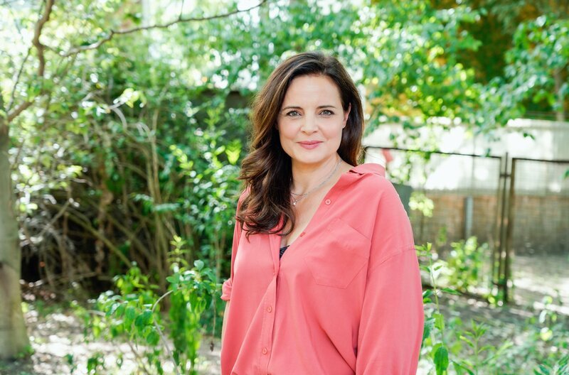 ARD TIERÄRZTIN DR. MERTENS, VII. Staffel mit 6 neuen Folgen. Elisabeth Lanz ist Dr. Susanne Mertens. – Bild: ARD/​Steffen Junghans /​ ARD-Programmdirektion