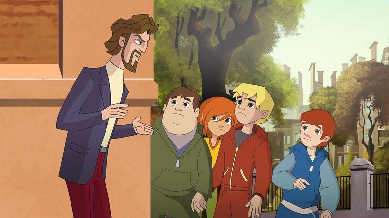 Der Schöne Gerd beauftragt die vier Freunde damit, die Lehrerin Frau Startmann im Sportstudio zu beschatten. Er hat einen Verdacht, dass sie dort nicht gut aufgehoben sein könnte. – Bild: ZDF und Edebé Audiovisual, B-Water