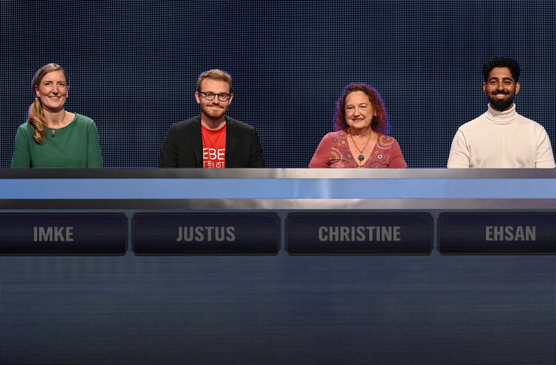 Die Kandidat:innen (v.l.n.r.): Imke Höckmann, Justus Spörel, Christine Sachs und Ehsan Allayah Parsa. – Bild: ARD/​Uwe Ernst