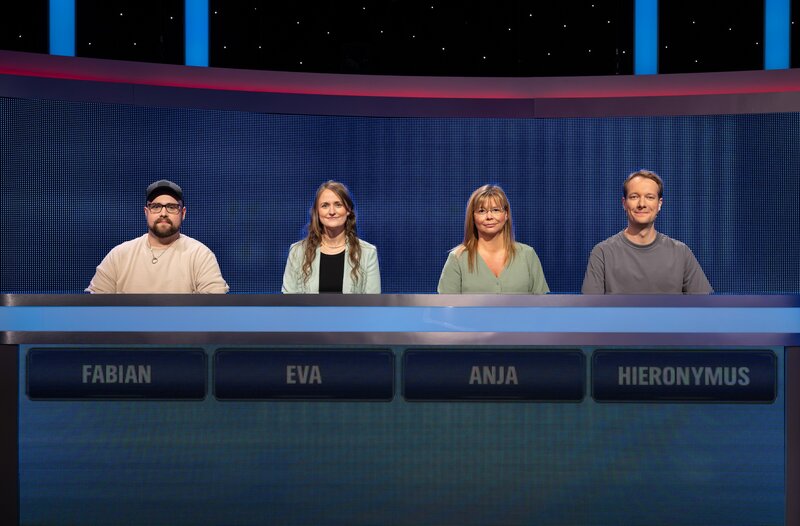 Die Kandidat:innen (v.l.n.r.): Fabian Langwucht, Eva Löwen, Anja Müller-Wehlmann und Hieronymus Hölzig. – Bild: ARD/​Uwe Ernst