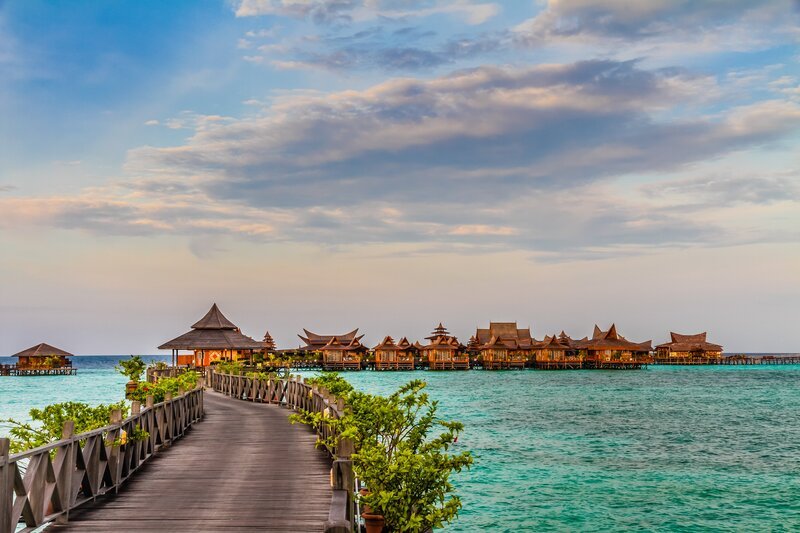 Schönes Hotelresort mit Wasserbungalows in Mabul-Insel – Borneo, Malaysia – Bild: ZdenÄ›k MatyÃ¡Å¡