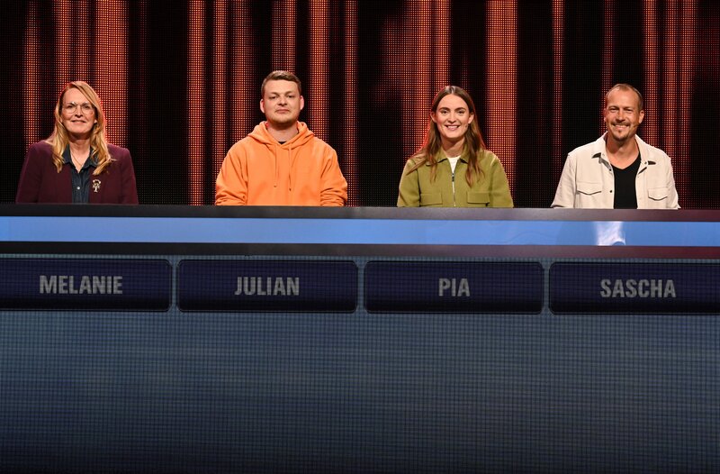 Die Kandidat:innen (v.l.n.r.): Melanie Stuehn, Julian Bittins, Pia Krasser und Sascha Georg. – Bild: ARD/​Uwe Ernst