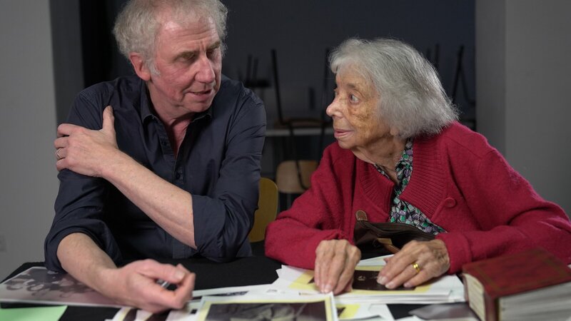 Achtmal besuchte Regisseur und Autor Raymond Ley die Holocaustüberlebende Margot Friedländer und suchte mit ihr Orte ihrer Jugend auf. Daraus entstand ein außergewöhnliches Porträt. Zum 104. Geburtstag gedenkt „Terra X History“ der Jahrhundertfrau. – Bild: ZDF und Raymond Ley