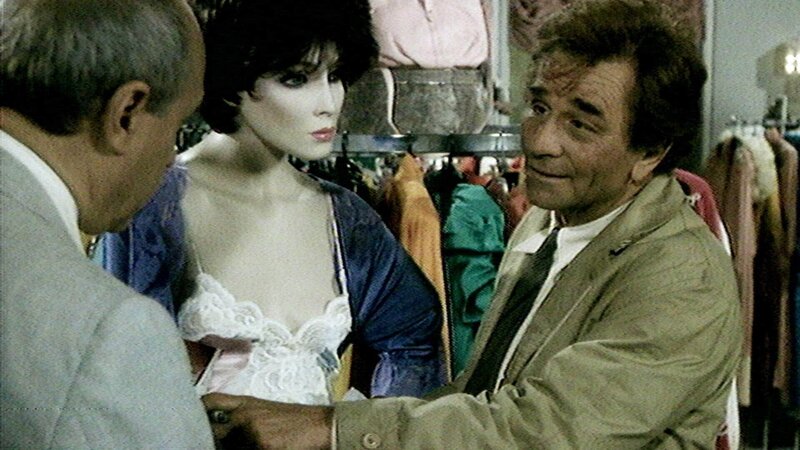 Lt. Columbo (Peter Falk, re.) zeigt Lt. Schulz (Floyd Levine) den wahren Mörder von Teresa Goren. – Bild: RTL