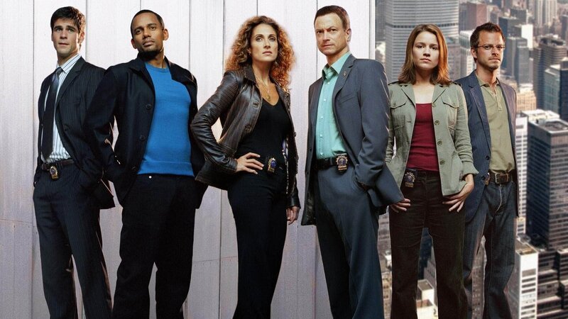 Das CSI-New-York-Team (v.l.): Det. Flack (Eddie Cahill), Dr. Hawkes (Hill Harper), Bonasera (Melina Kanakaredes), Det. Taylor (Gary Sinise), Lindsay Monroe (Anna Belknap) und Messer (Carmine Giovinazzo). – Bild: Anthony Mandler/​CBS