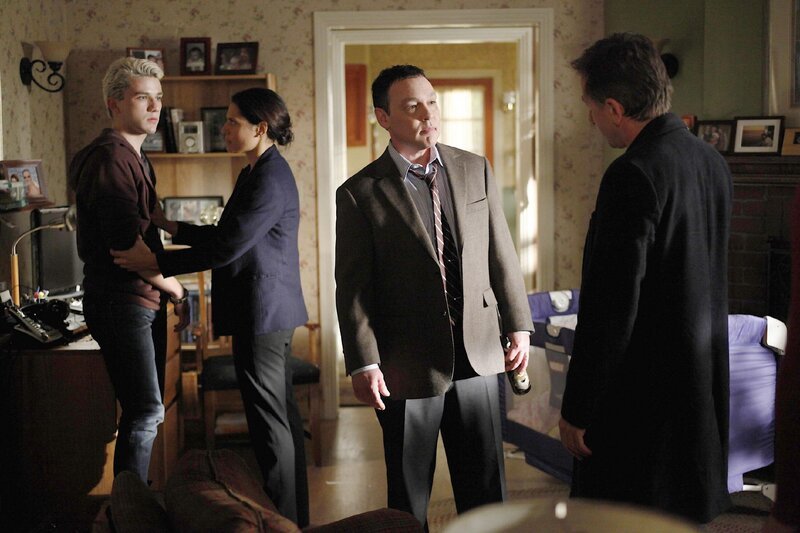 (v.l.): LJ Bradley (Soren Folton), Det. Sharon Wallowski (Monique Gabriela Curnen), Lane Bradley und Dr. Cal Lightman (Tim Roth) – Bild: MG RTL D /​ Fox