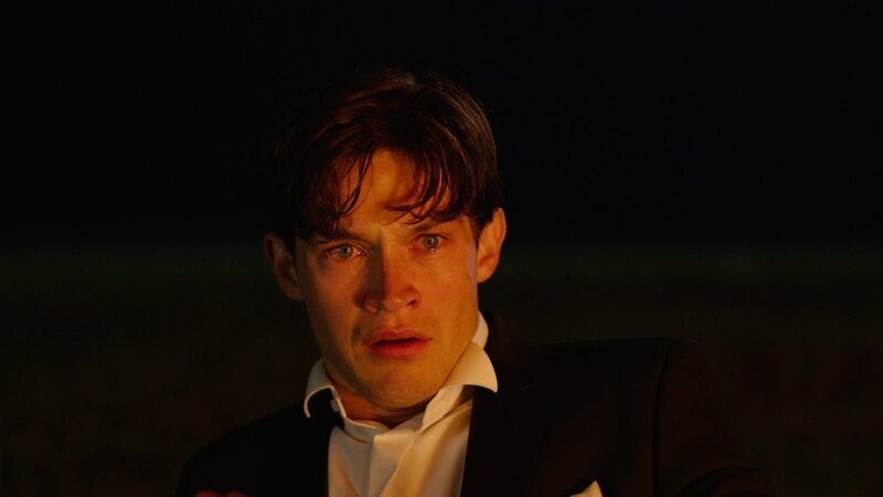 Durch die Leichtsinnigkeit von Peter Klettmann (Damian Hardung) kommt es zu einem folgenschweren Unfall. – Bild: ZDF und Mathias Neumann