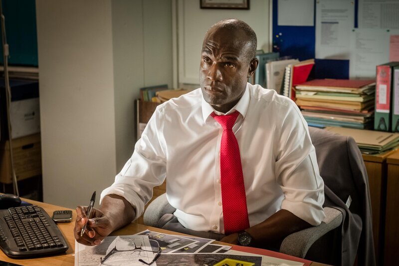 Will Pemberton (Steve Toussaint) muss sich entscheiden, ob er die Beziehung zu Rachel Bailey fortsetzen will. – Bild: Ben Blackall