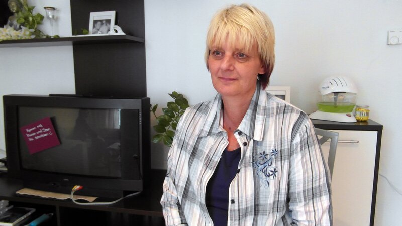 Die 53-jährige Andrea ist gespannt auf die kommenden Tage in ihrer Tauschfamilie – Bild: RTL II