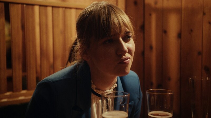 L’ultim Rumantsch Staffel 1 Folge 4 Im Kampfmodus: Annina Hunziker als Ladina Cadonau – Bild: SRF/​RTR