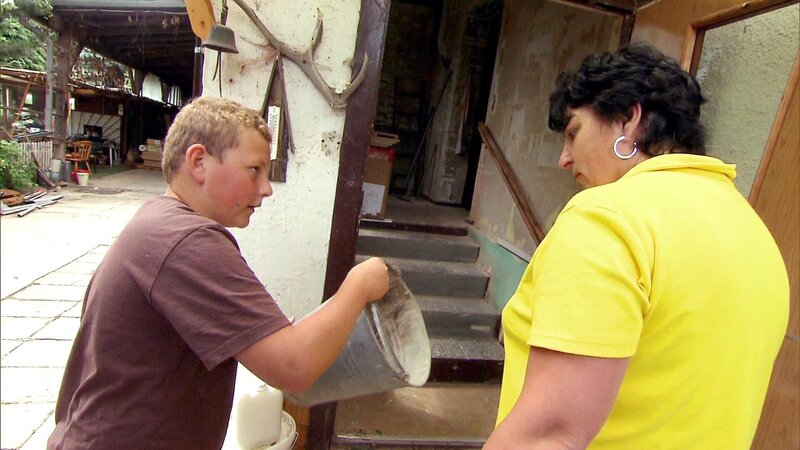 Susan (re.) träumt davon, mit Sohn Tom aufs Land zu ziehen. – Bild: RTL II