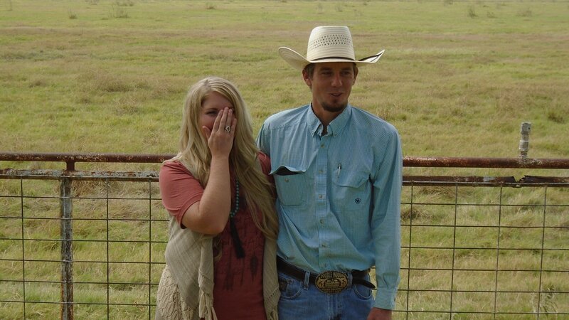 Sterling (L) and Casey Zan (R) are floored by the transformation in Paw Paw’s house, as seen on Fixer Upper. – Bild: HGTV /​ Scripps Networks, LLC