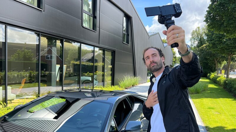 Jerome Böker dreht ein Video mit einem Lamborghini für YouTube. – Bild: ZDF und Hilmer Rolff