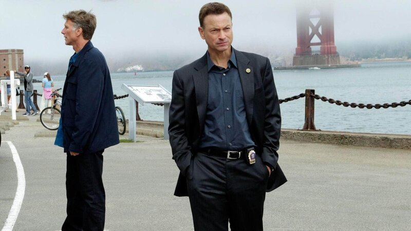 Golden Gate Bridge in San Francisco: Wird FBI-Agent Cade Conover (Peter Horton, l.) und Detective Mac Taylor (Gary Sinise) das verstümmelte Mädchen rechtzeitig finden? – Bild: RTL /​ CBS
