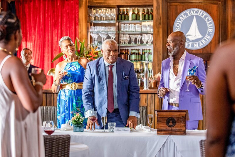 Commissioner Selwyn Patterson (Don Warrington) feiert im exklusiven Yacht-Club gemeinsam mit Gästen sein fünfzigjähriges Dienstjubiläum. Die Feier nimmt eine dramatische Wendung, als der Commissioner plötzlich in Lebensgefahr schwebt. – Bild: ORF/​BBC/​Red Planet Pictures/​Denis Guyenon