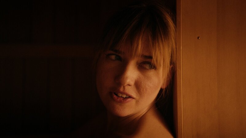 L’ultim Rumantsch Staffel 1 Folge 3 Bringt Geheimnisse zum Vorschein, die ihr nützen könnten: Annina Hunziker als Ladina Cadonau – Bild: SRF/​RTR