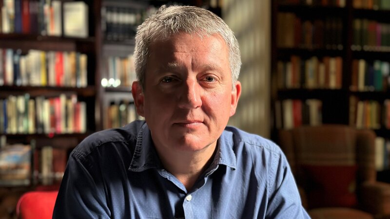 Steve Bird – Bild: RTL /​ Woodcut media /​ Der Reise-Koffer