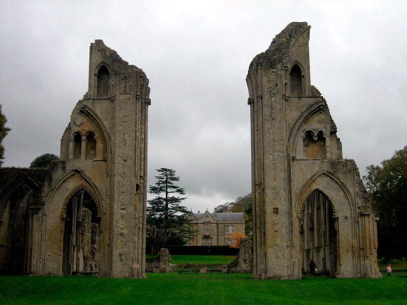 Glastonbury Abbey – Bild: The National Geographic Channel.
